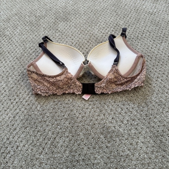 Victoria's Secret Cream and Purple Lace Overlay Bra - Picture 4 of 8